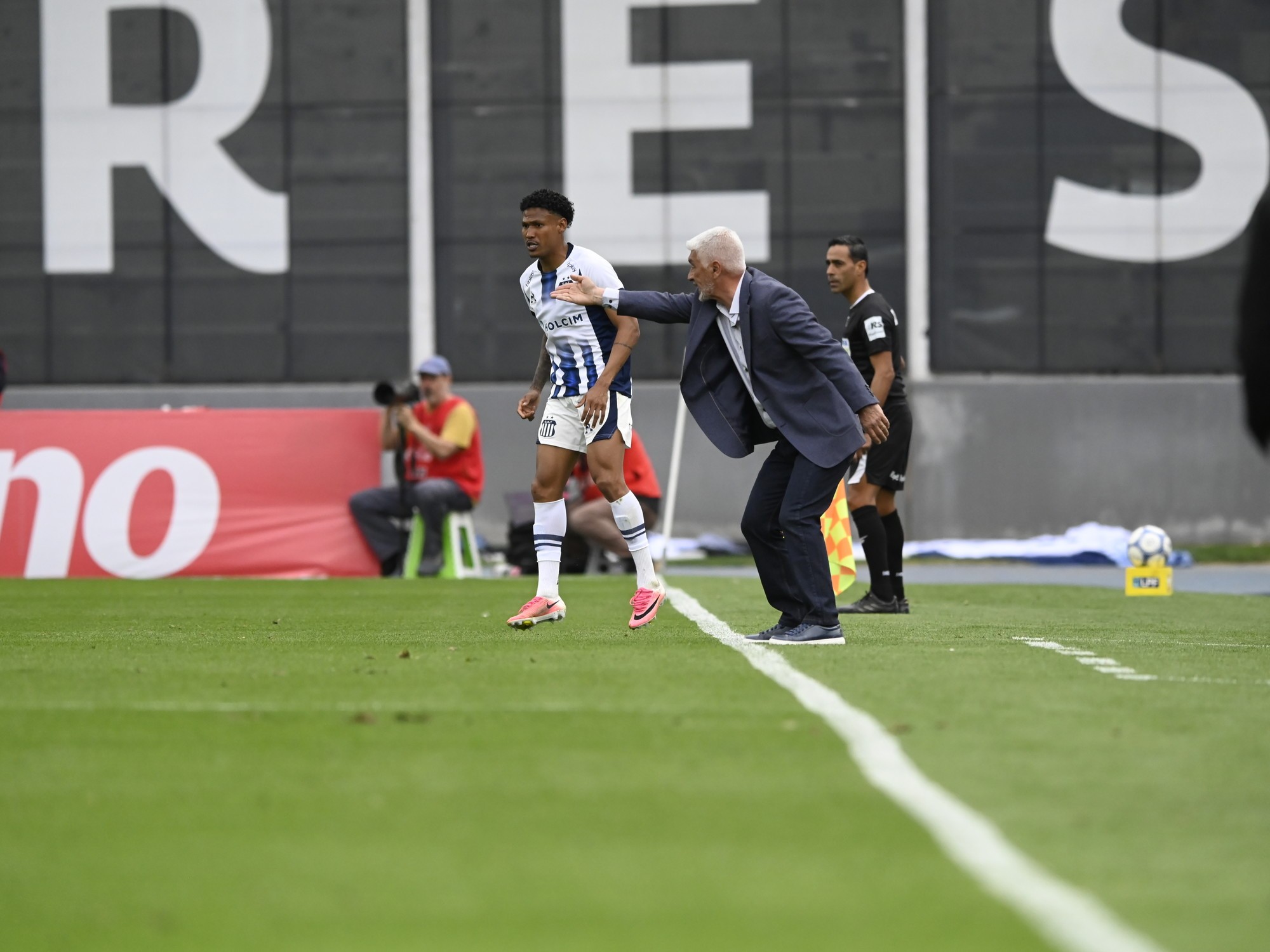 De Felippe y la autocrítica proletaria: «Somos un equipo en formación, pero el pueblo de Talleres merece más»
