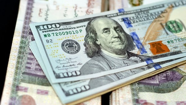 تراجع سعر الدولار أمام الجنيه المصري يعكس متانة الاقتصاد واستقرار السوق