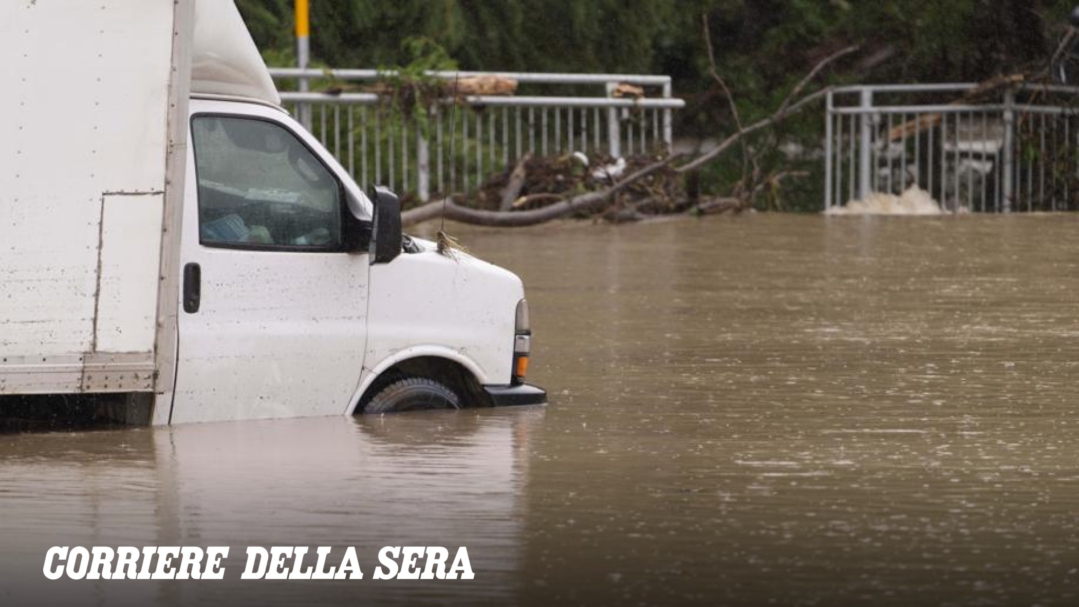 Caldo e tempeste: il clima impazzito uccide i poveri, i ricchi scappano