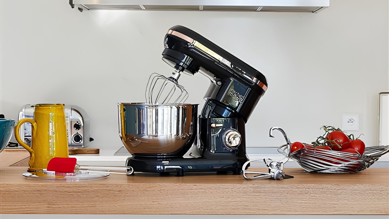 Cuisiner malgache, un acte de résistance : 8 robots pâtissiers pour nourrir nos familles