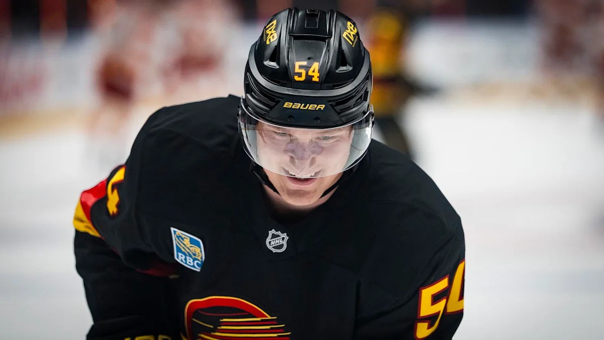 Canucks Face Tough Choice on Young Forward Aatu Räty