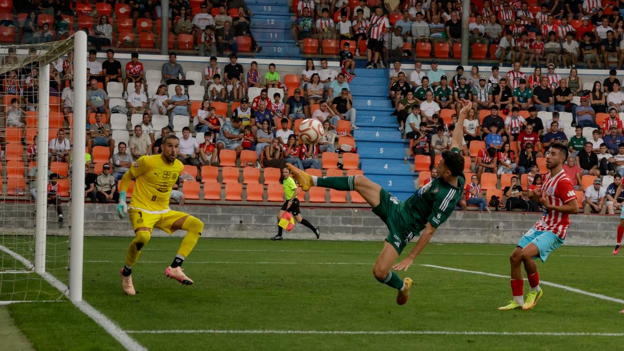 Jesús Bernal, el 'comodín' del Racing Ferrol que pasó de escoba a navaja suiza