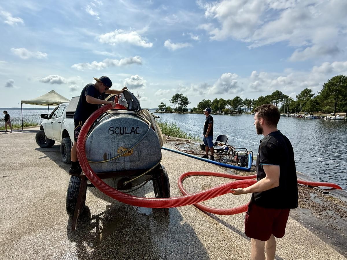 Incendie en Gironde : non, les pompiers ne vident pas le lac de Lacanau
